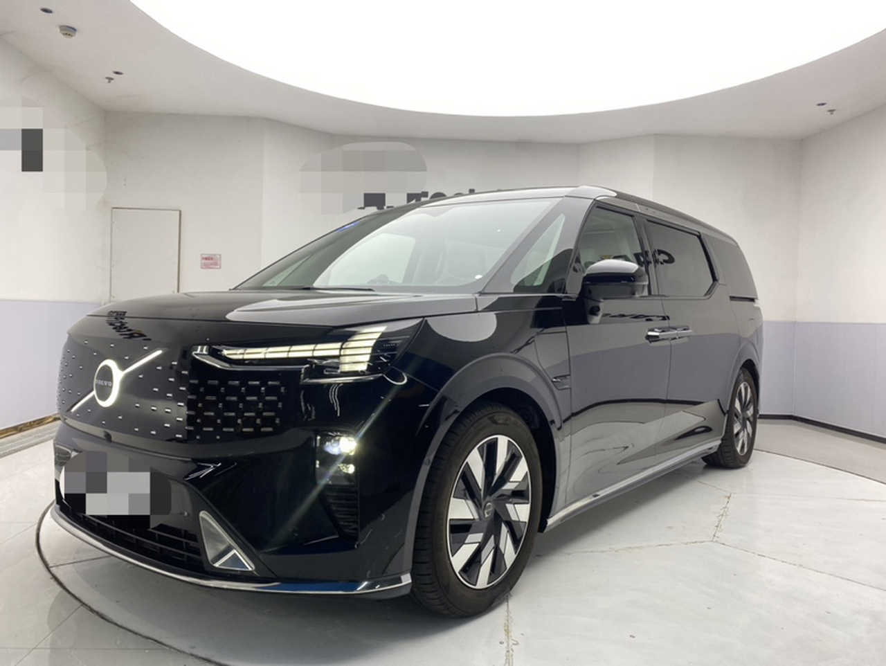 EM90 2025 Ultra 6-Seater