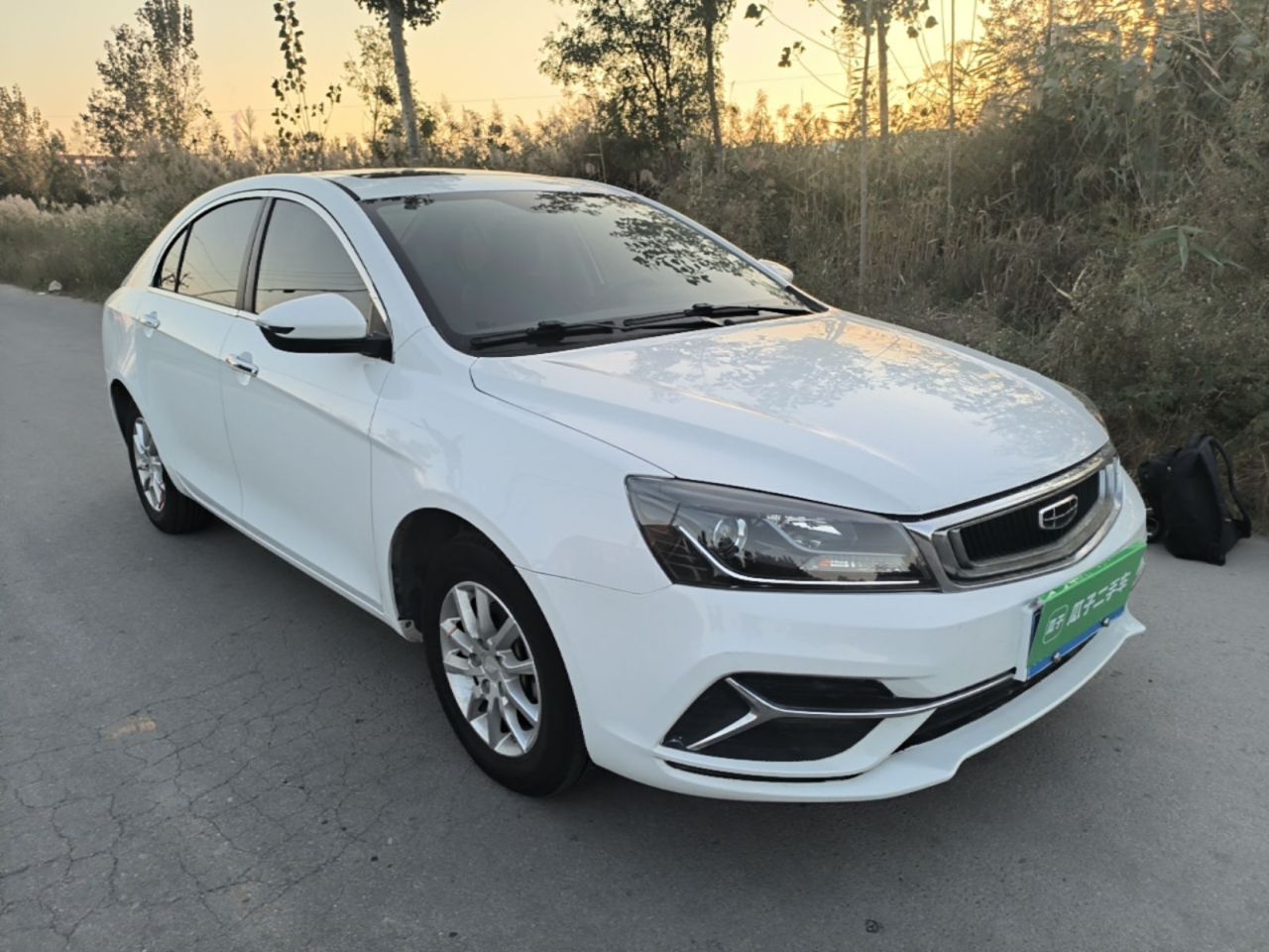 Emgrand 2020 1.5L CVT Luxury photo 3