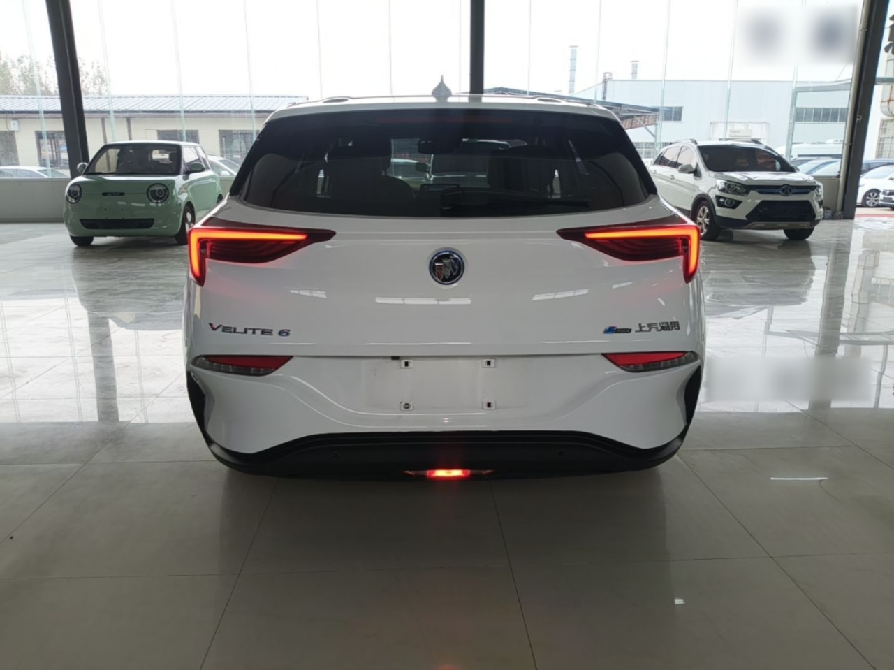 6 2020 PHEV photo 5