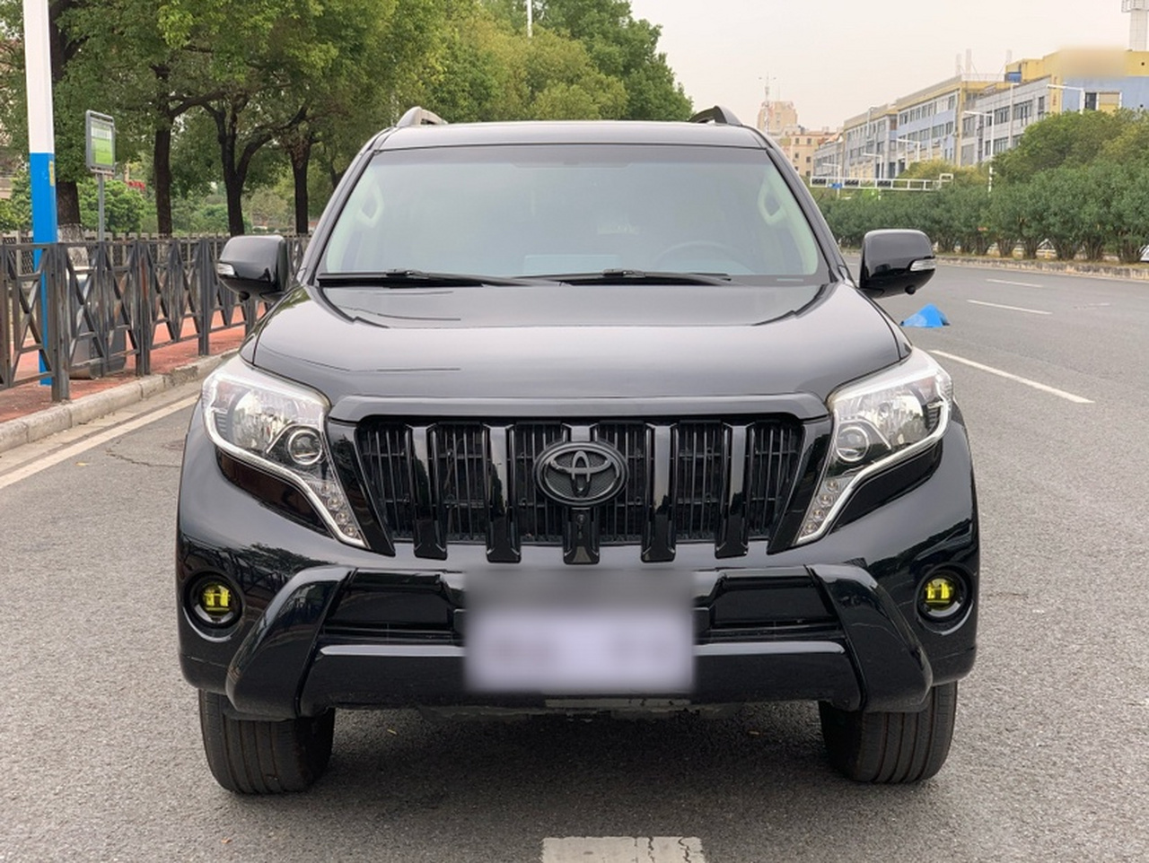 Prado Parallel Import photo 2