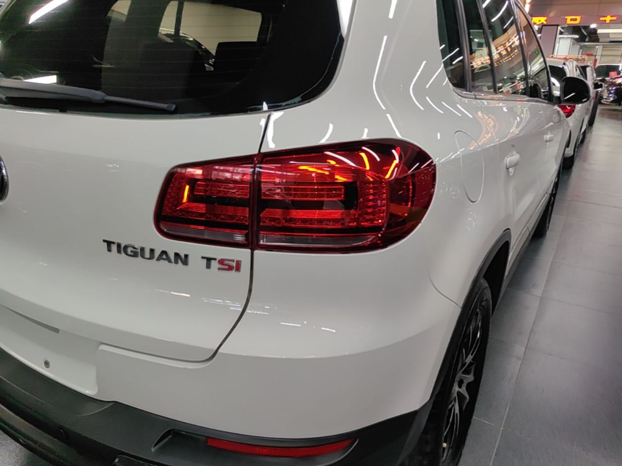 Tiguan 2015 1.8TSI AT RWD Luxury photo 2