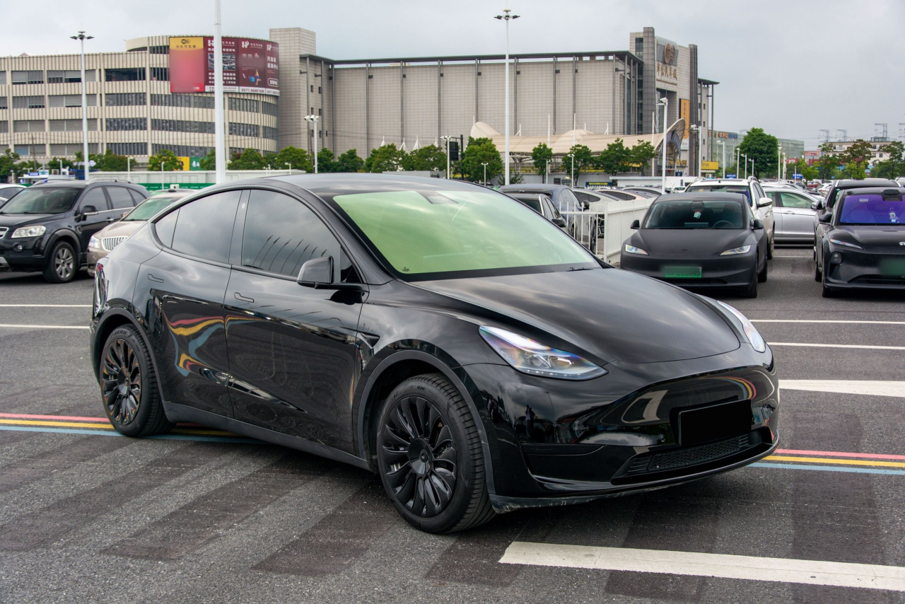 Model Y 2022 Facelift RWD photo 2