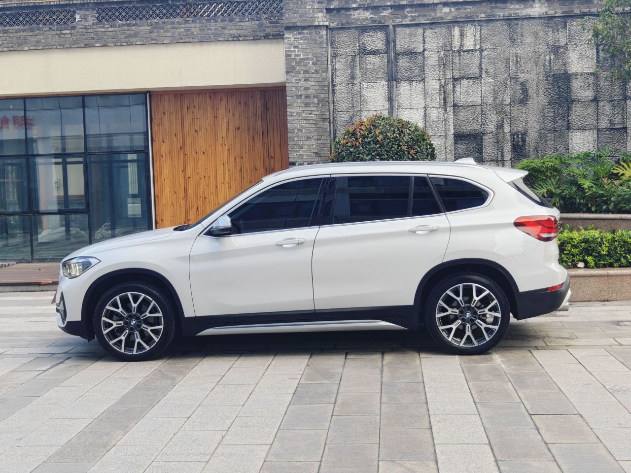 X1 2022 xDrive25Li Exclusive photo 3