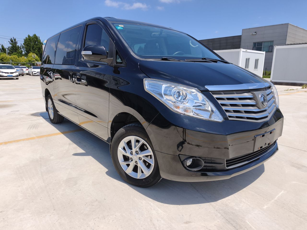 Lingzhi PLUS 2021 2.0L MT Luxury 7-Seater photo 2