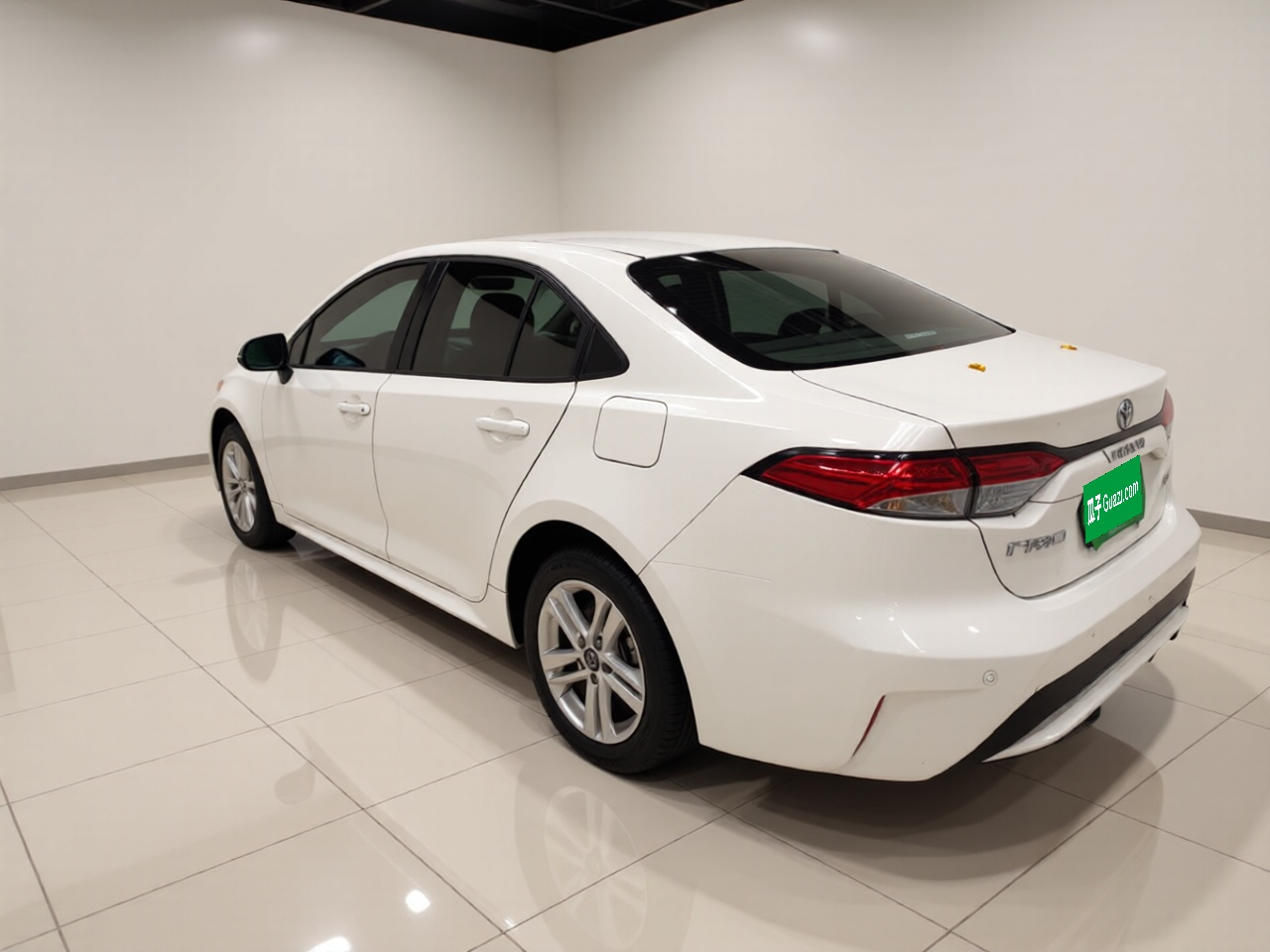 Levin 2022 185T CVT Luxury photo 4
