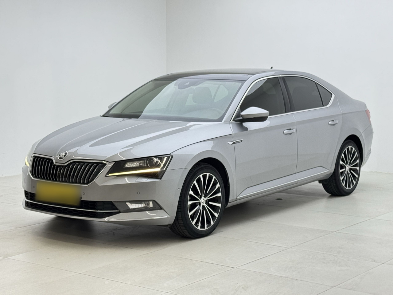 Superb 2016 TSI330 DSG