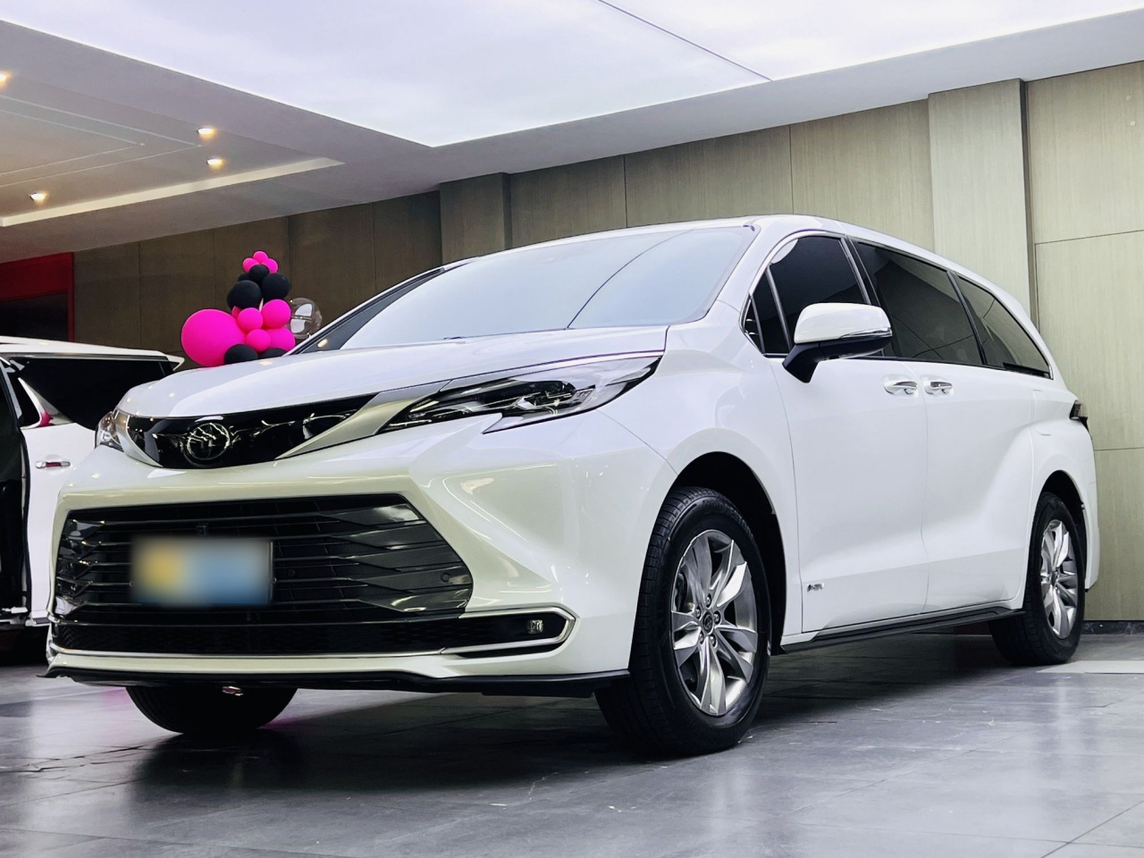 Sienna 2024 2.5L Hybrid AWD Premium