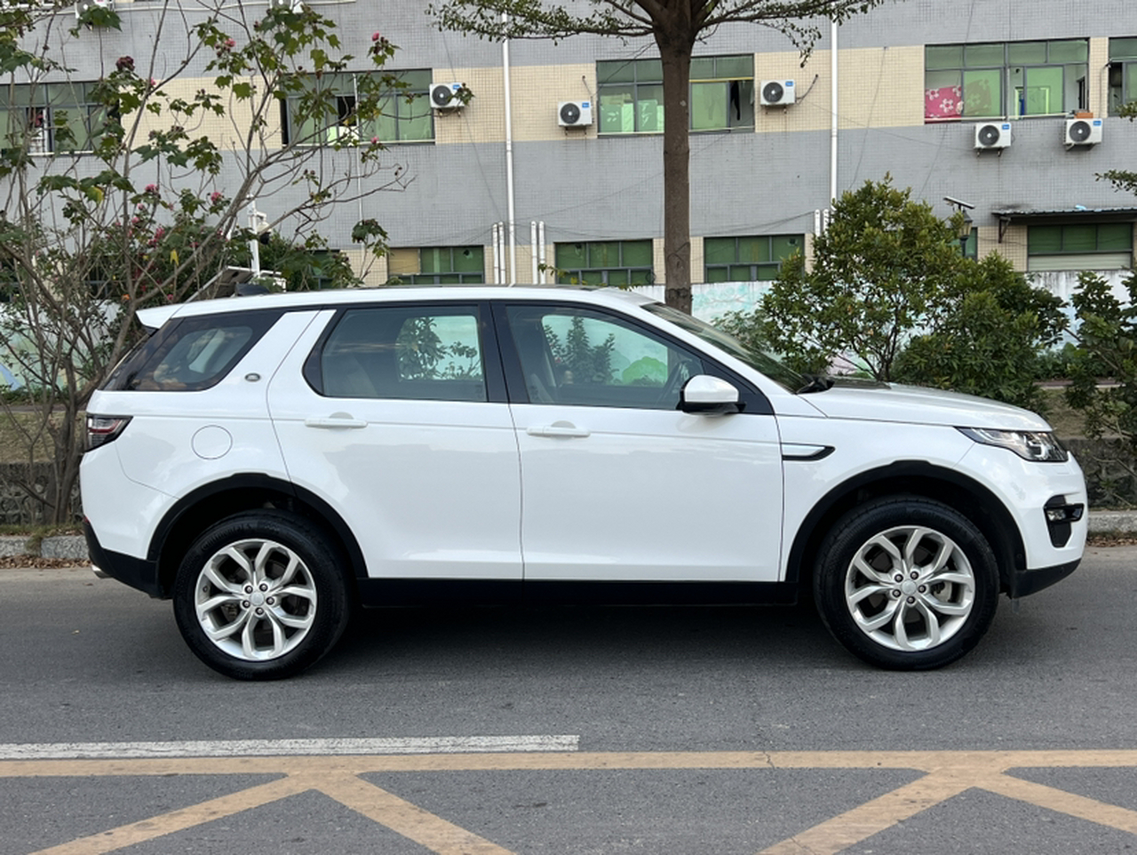 Discovery Sport 2019 240PS HSE China VI photo 2