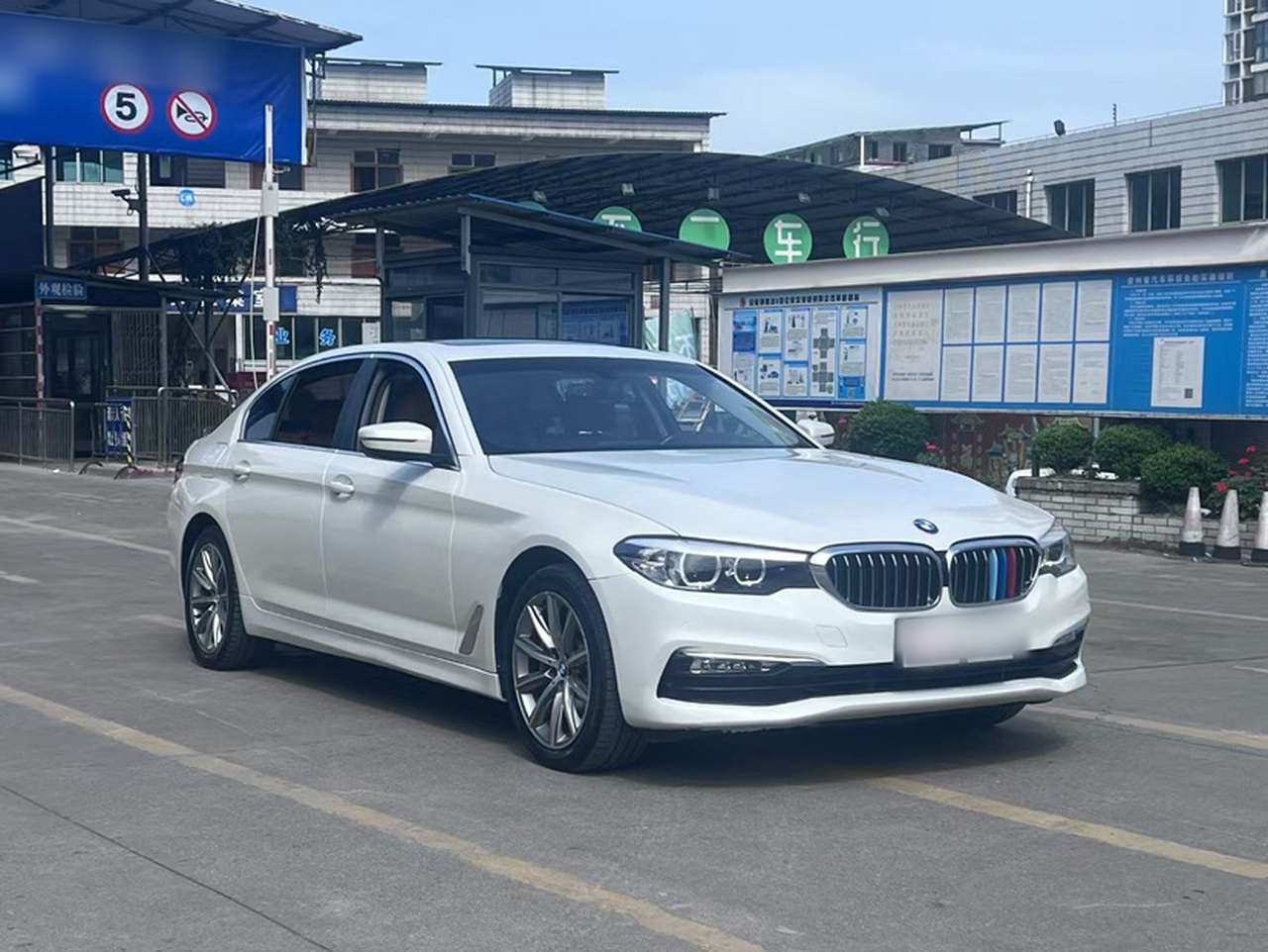 5 Series 2018 528Li Special photo 3