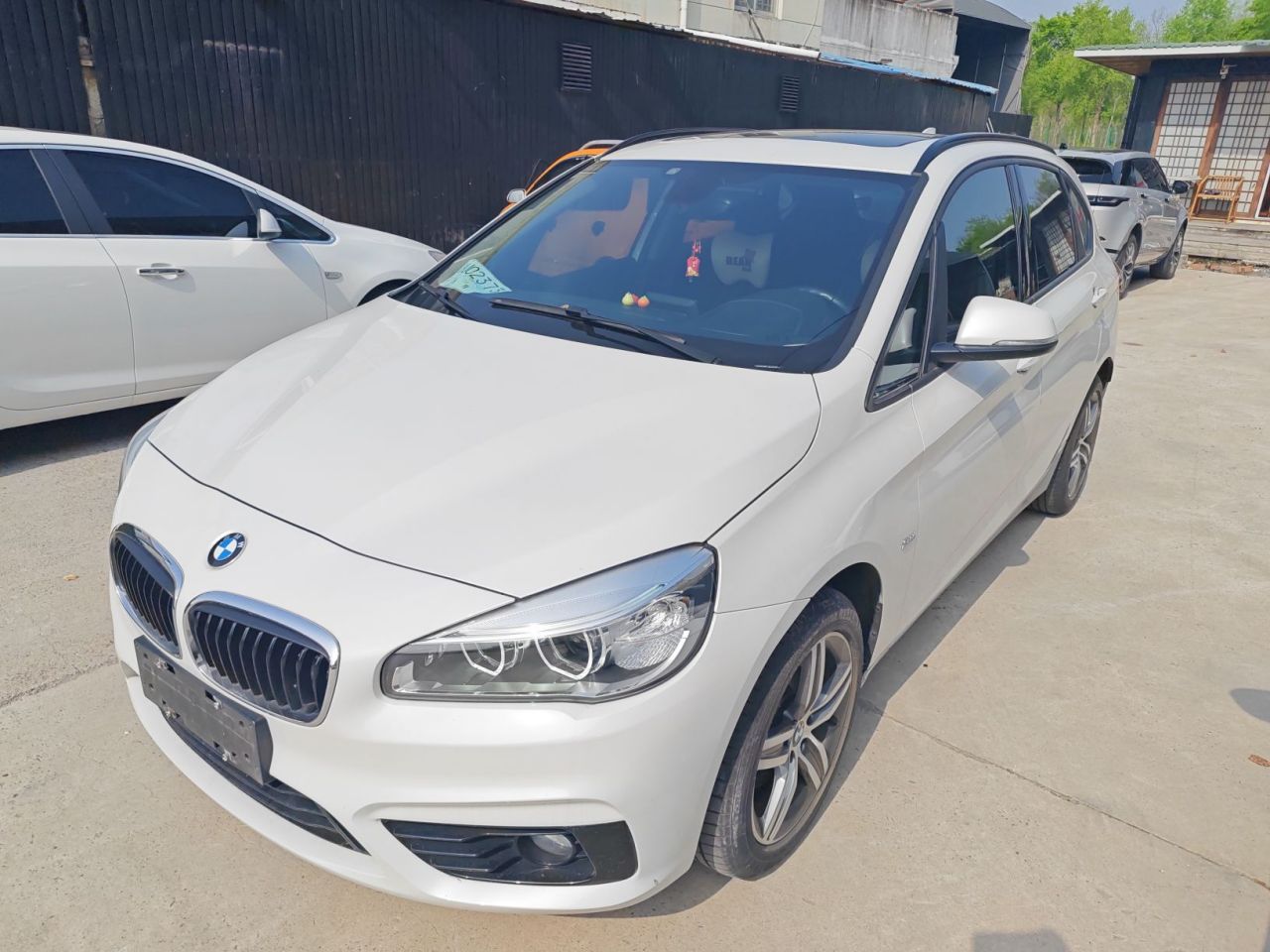 2 Series Wagon 2016 218i Sport Design Package