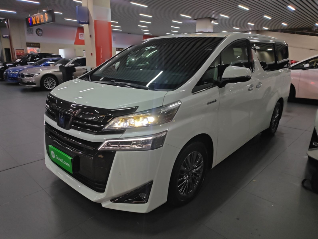 2023 Crown Hybrid 2.5L HV Luxury