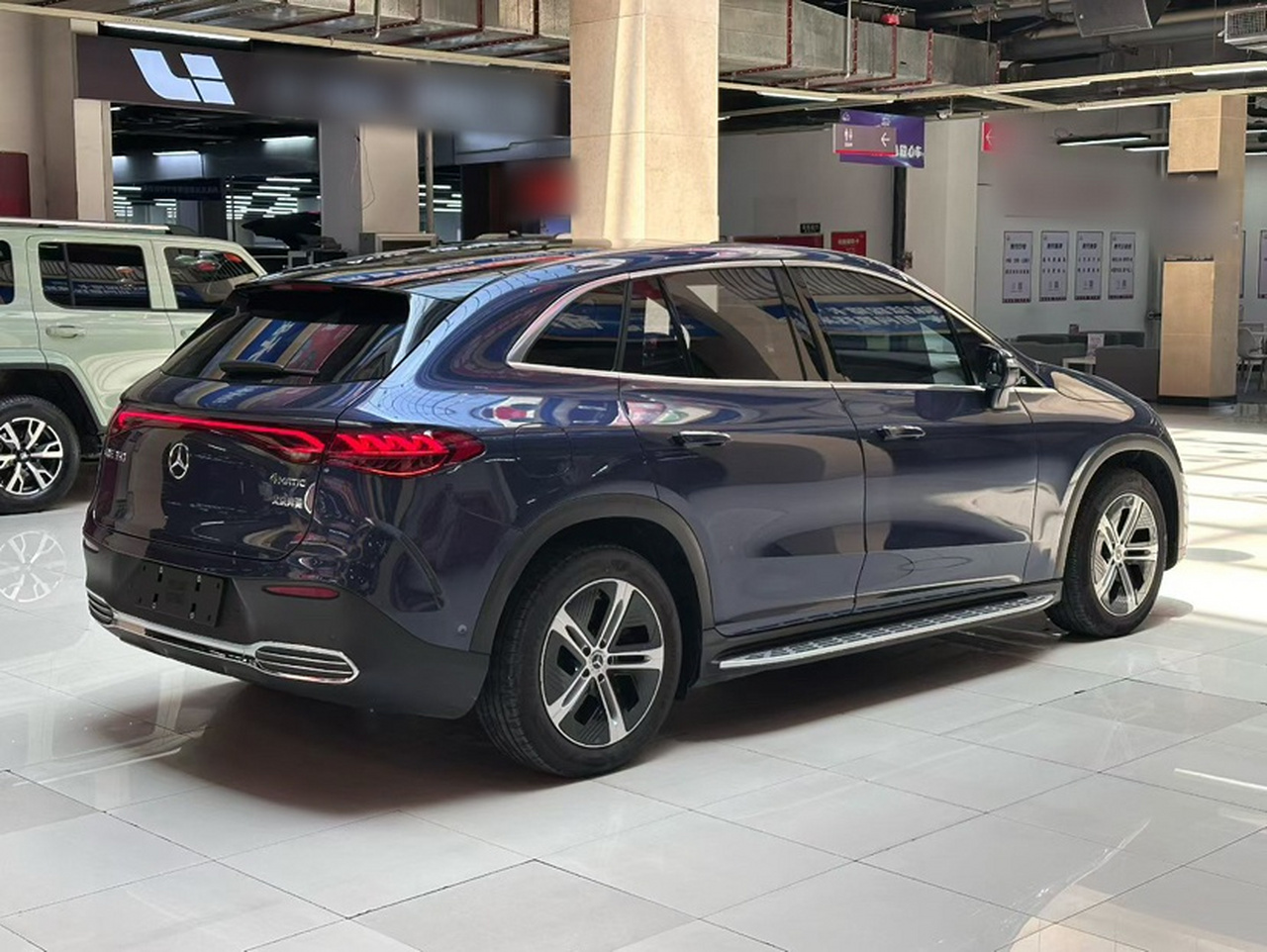 EQE SUV 2023 350 4MATIC photo 4