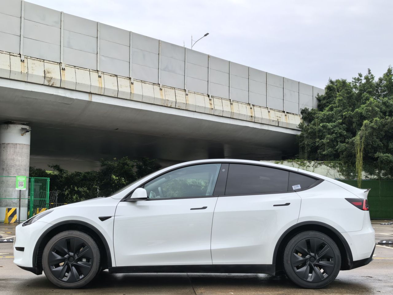 Model Y 2022 Facelift RWD photo 4