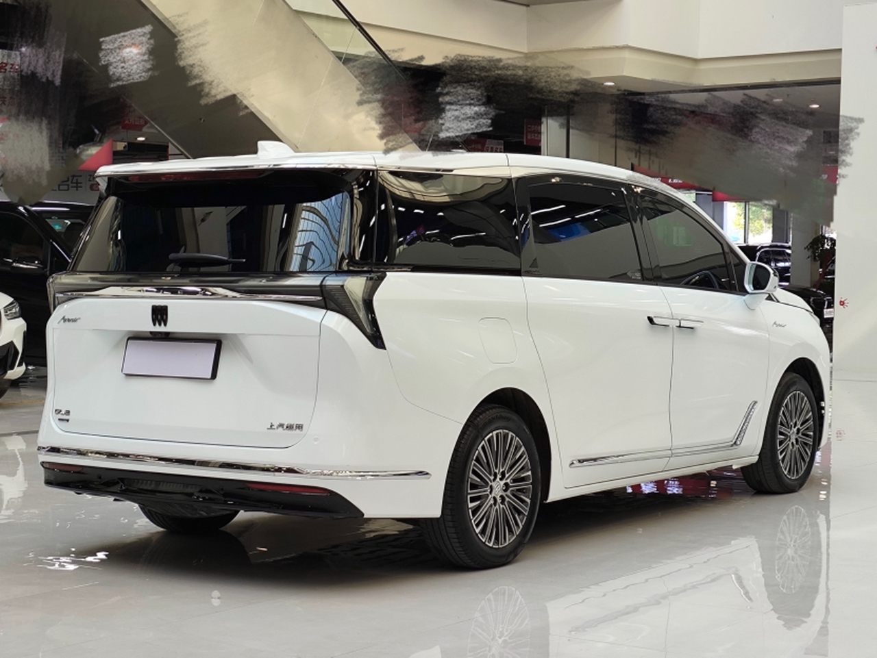 GL8 EV 2024 Exclusive 7-Seater photo 4