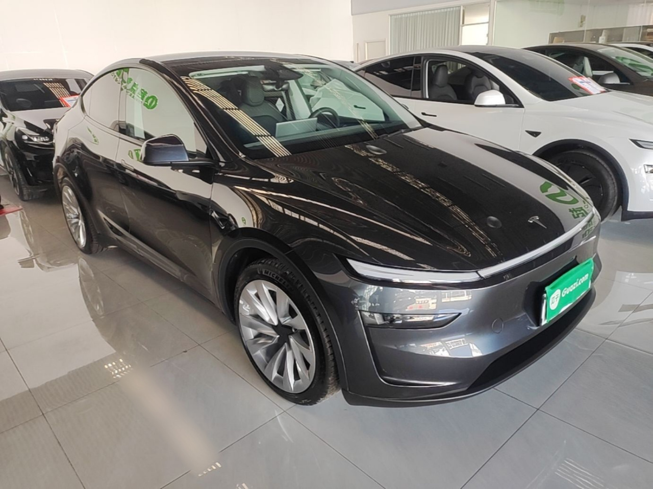 Model Y 2025 Long Range AWD photo 3