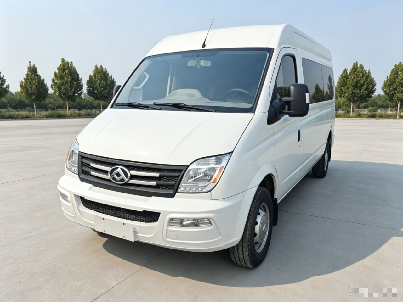 MAXUS V80 2019 2.5T Classic 6 MT Long Wheelbase 7-Seater