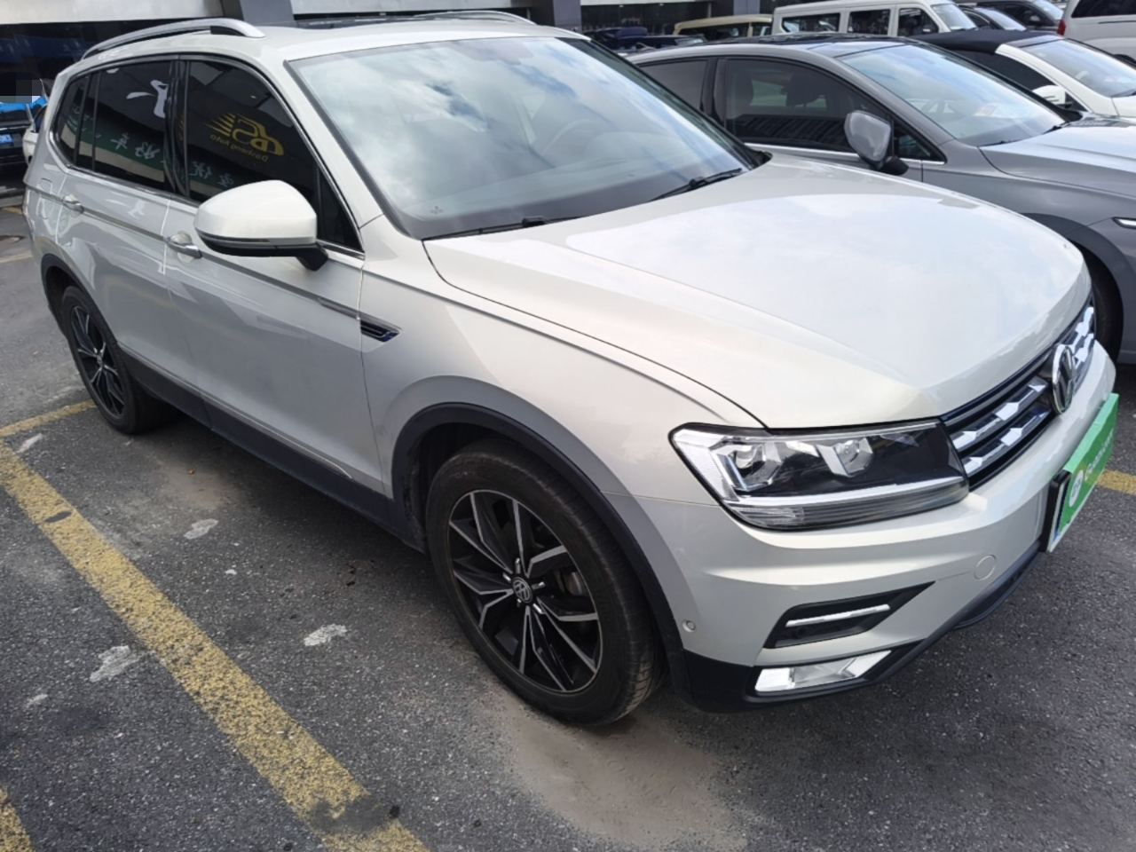 Tiguan L 2019 Facelift 330TSI AT RWD Luxury China VI photo 3