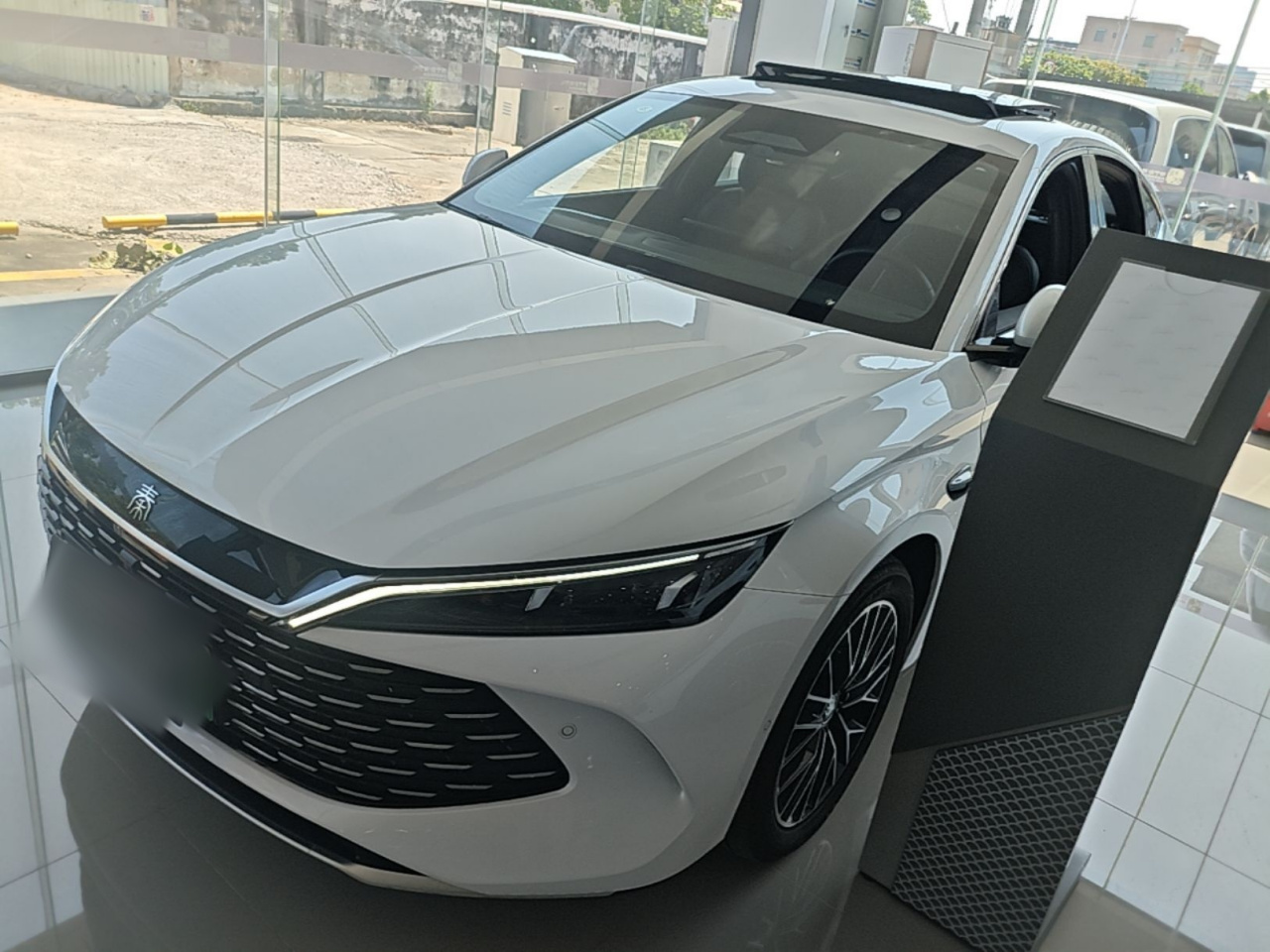 Qin L 2025 DM-i ADAS 120KM Excellence