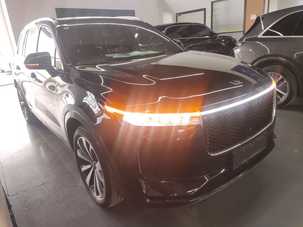 Li Auto ONE 2020 EREV 6-Seater photo 3