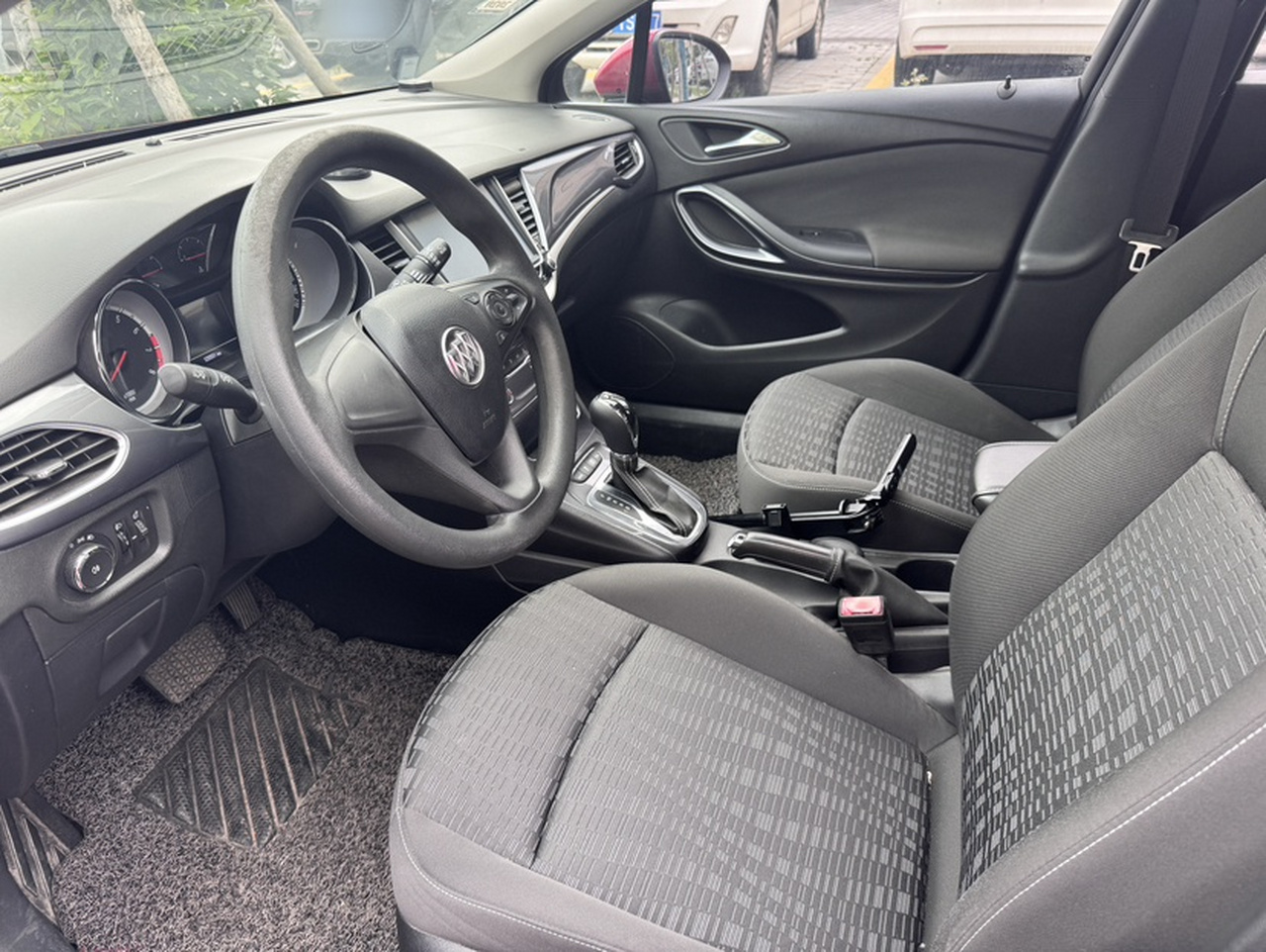Verano 2016 Hatchback 15S AT Progressive photo 2