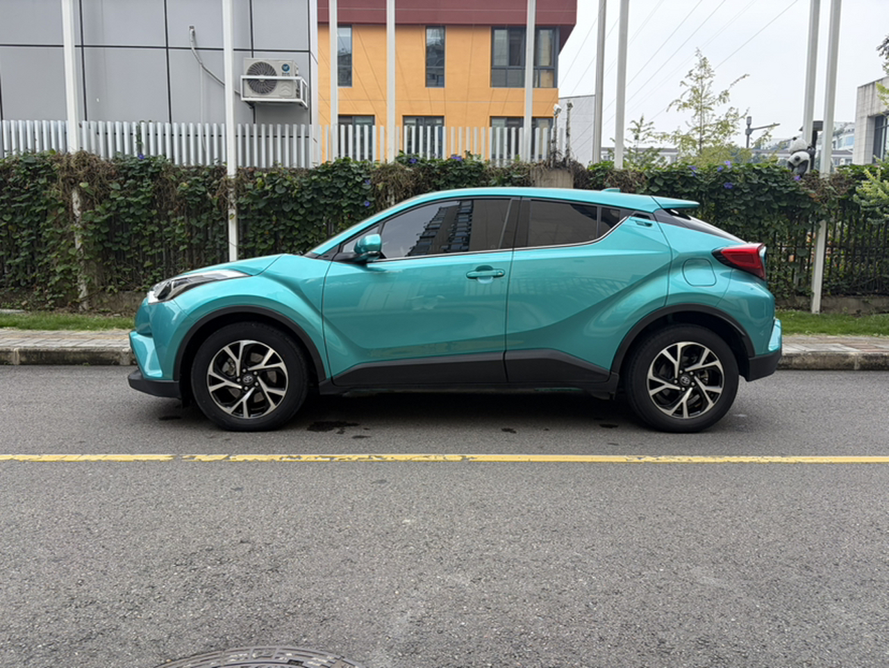 C-HR 2020 2.0L Leading photo 4
