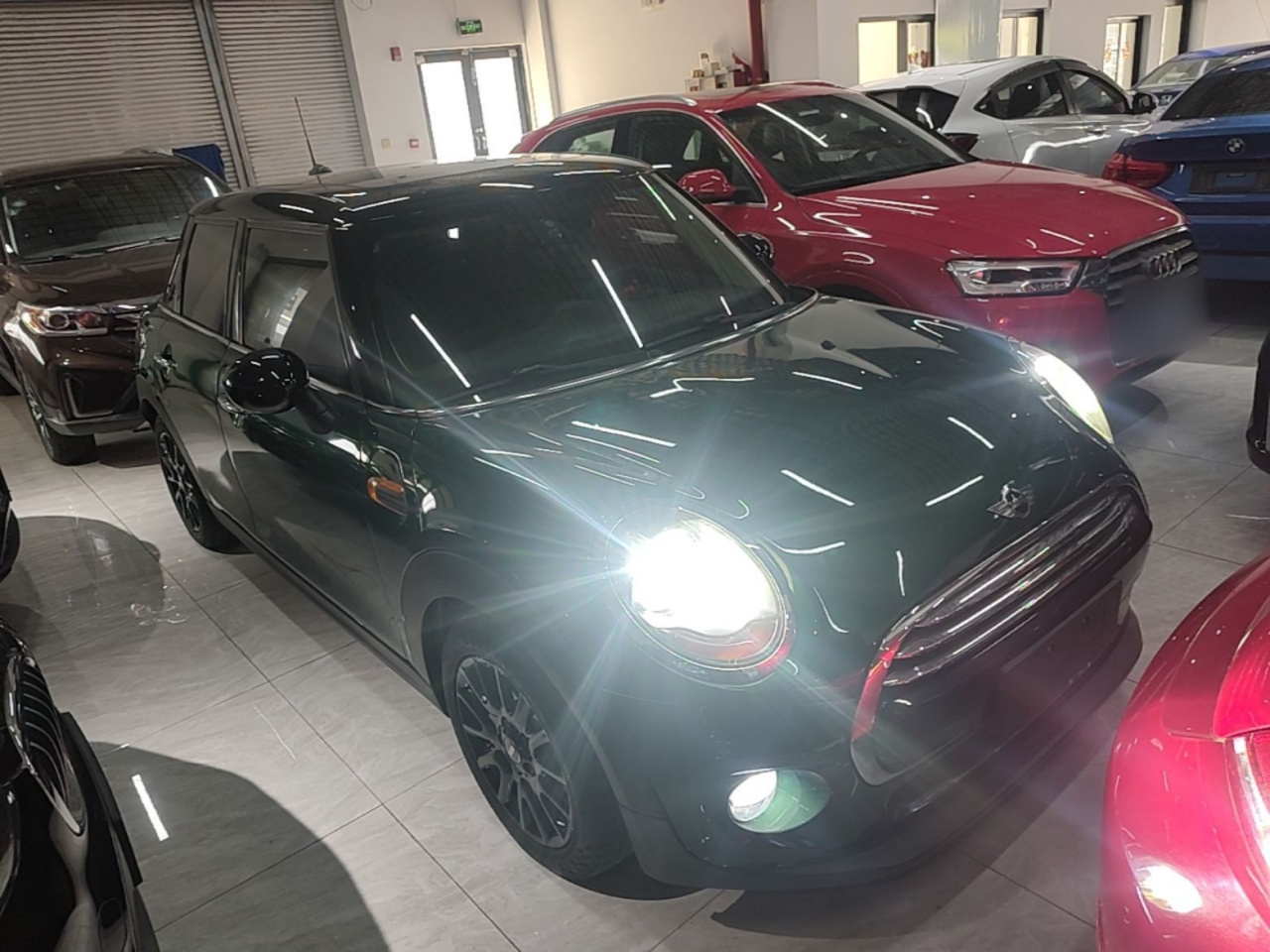 2016 1.5T COOPER 5-Door photo 3