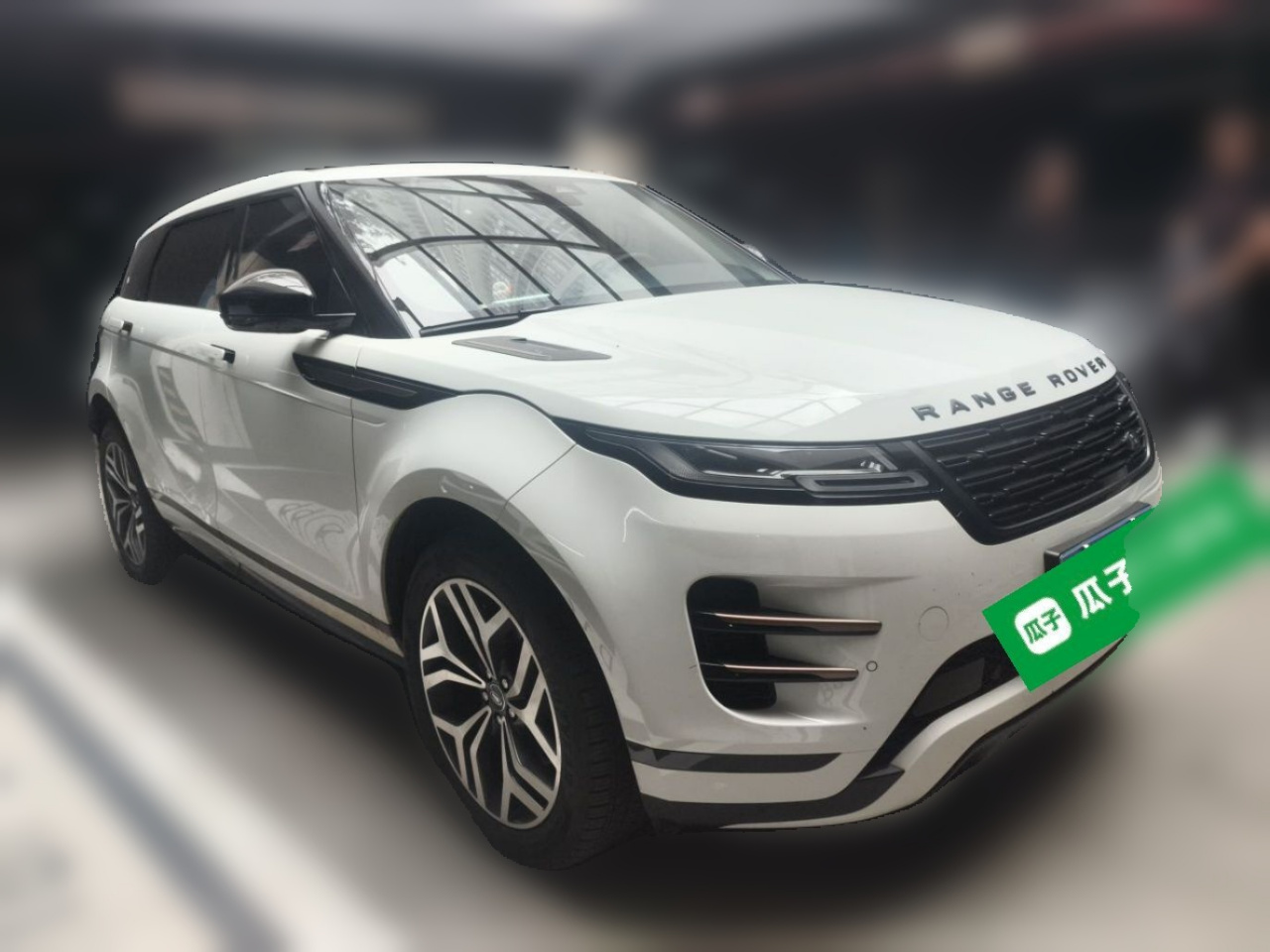 2026 Range Rover Evoque L SE photo 3