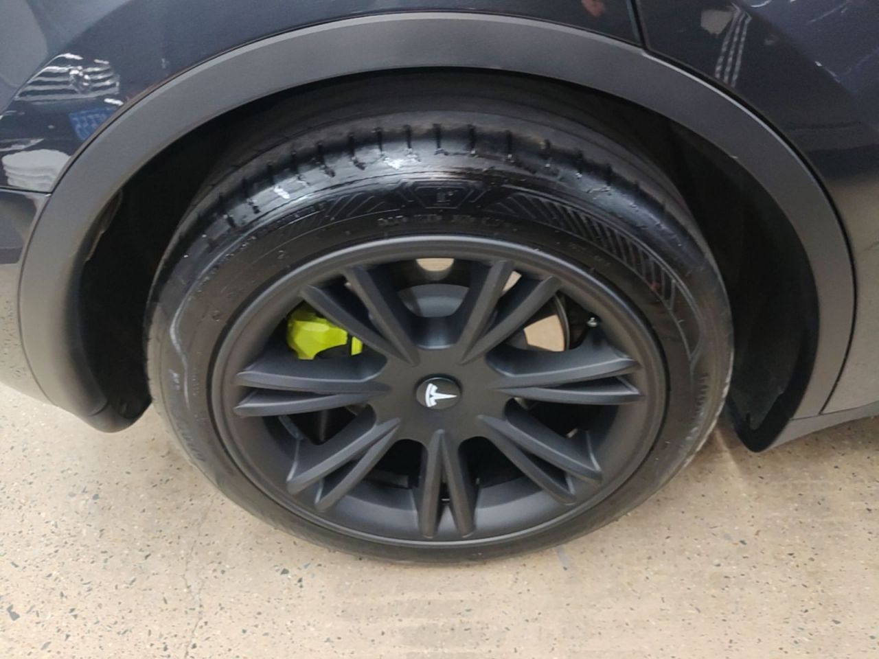 Model Y 2024 RWD photo 2