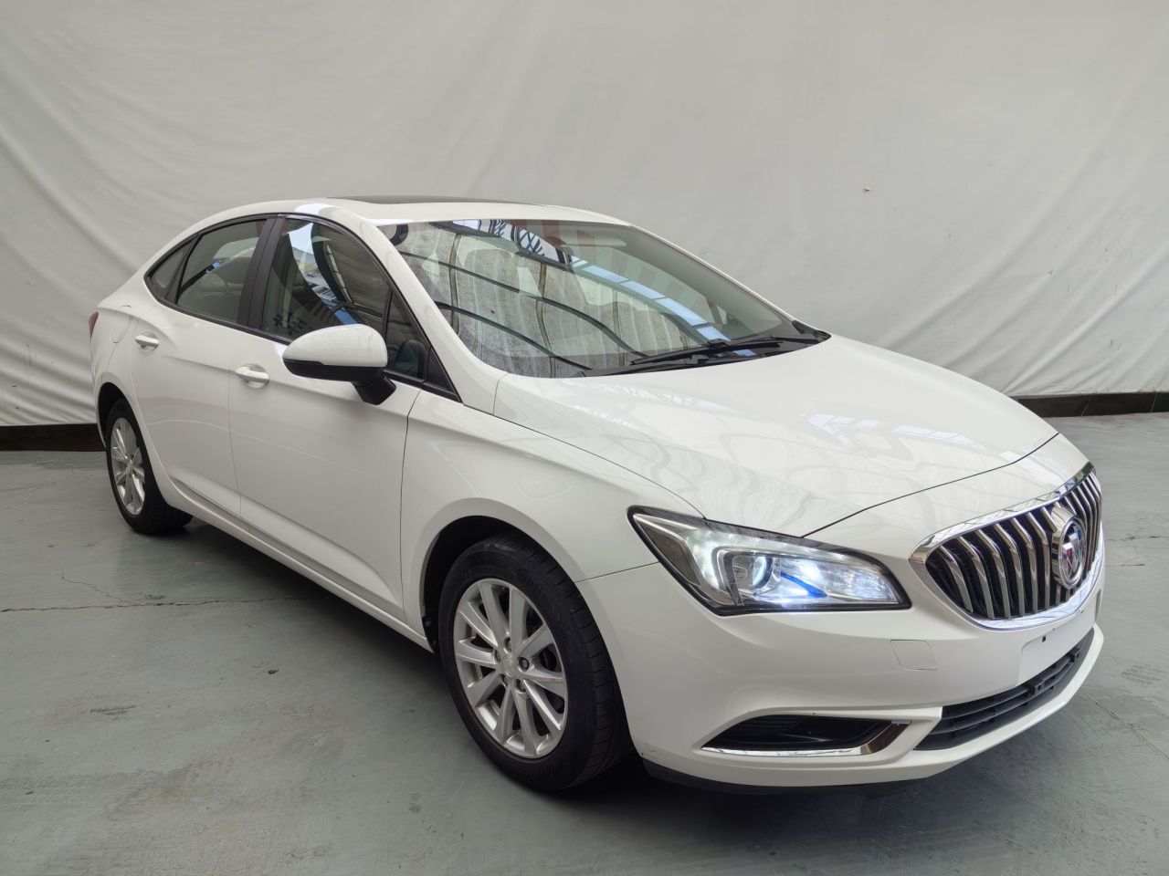 Verano 2015 Sedan 20T DCT Leading photo 2