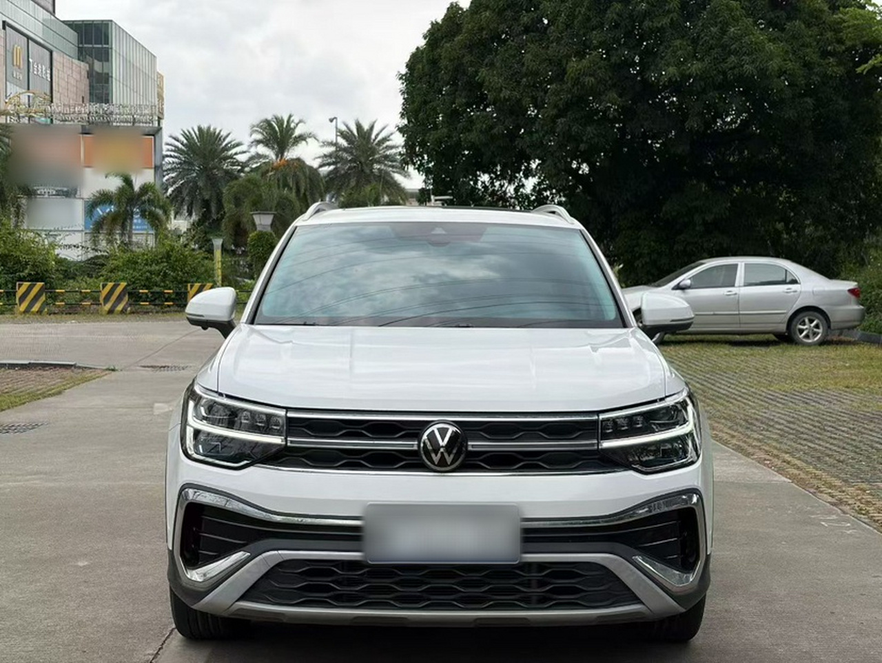Tharu 2023 300TSI RWD photo 3