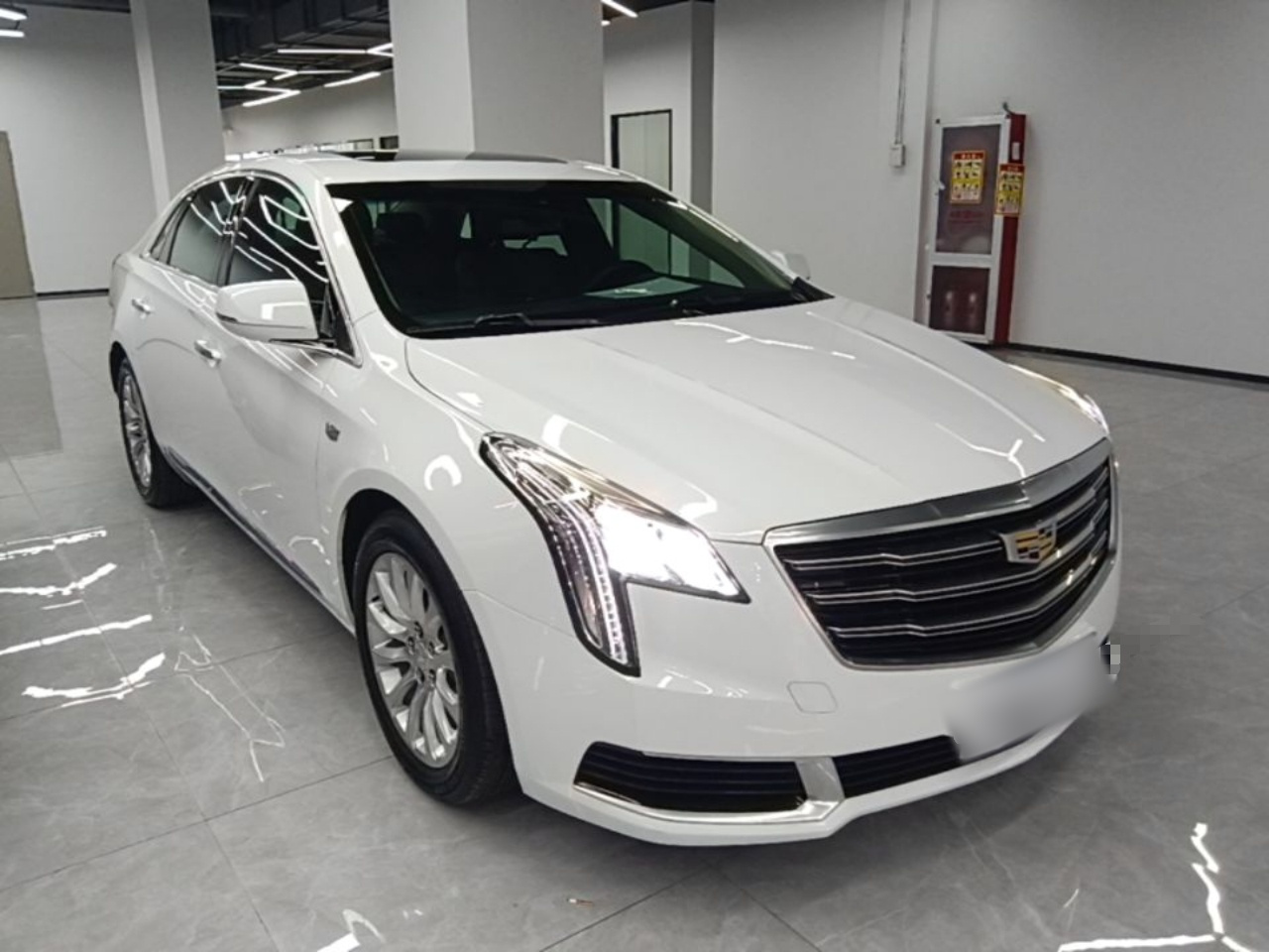 XTS 2018 28T Tech photo 3