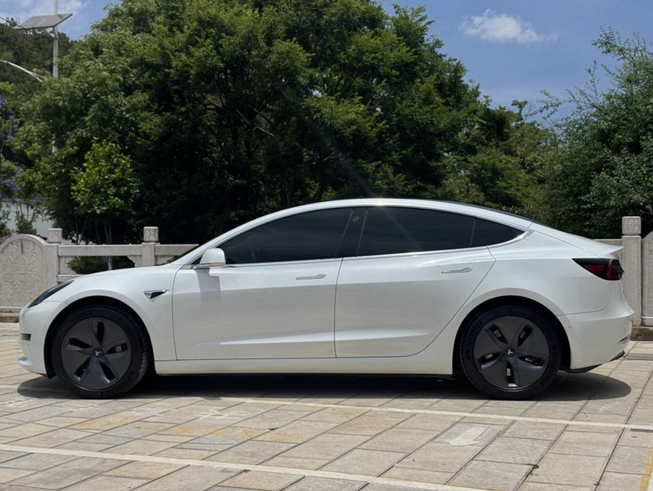 Model 3 2020 Standard Range RWD Upgraded photo 2