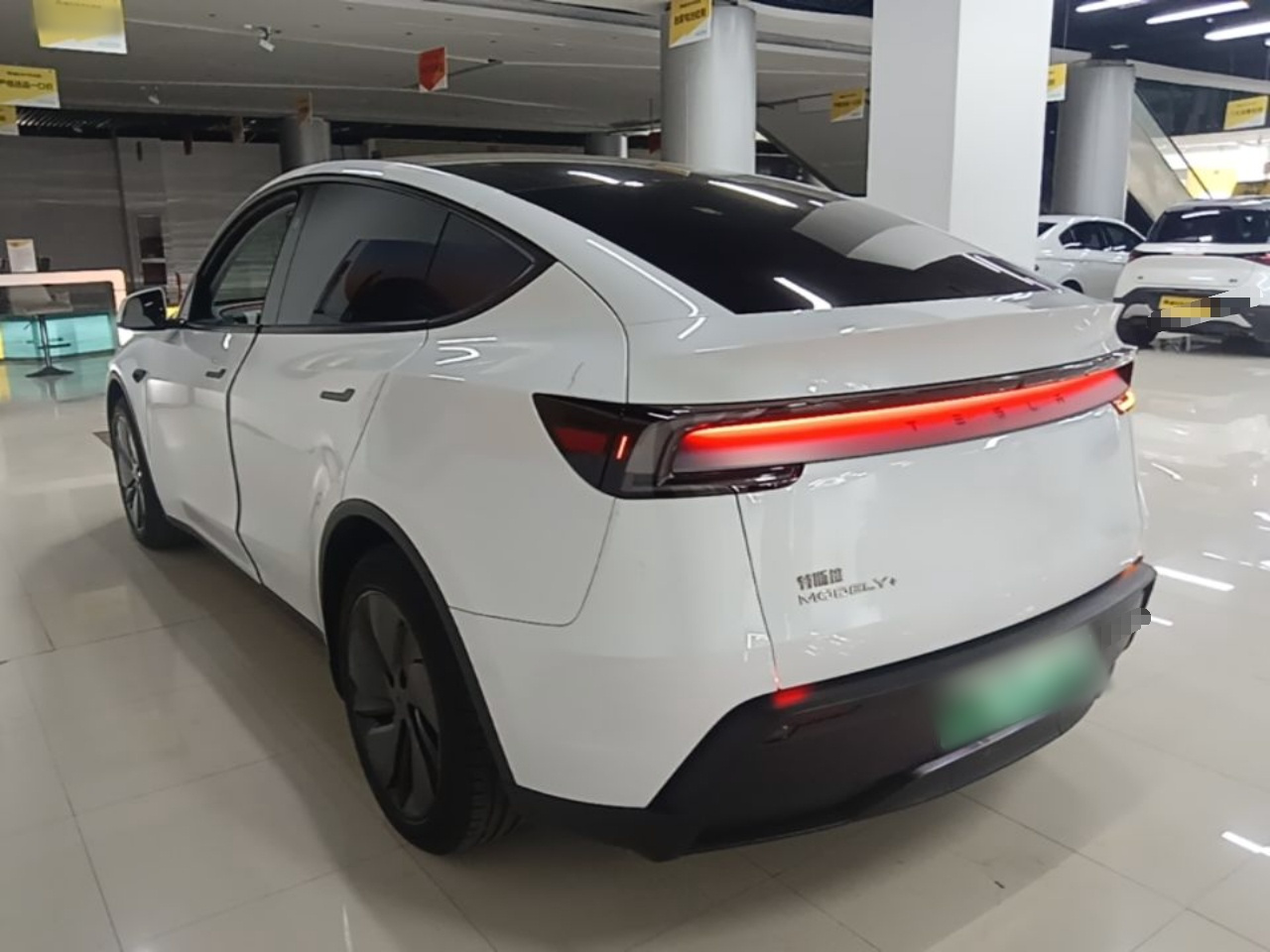 Model Y 2025 Long Range AWD photo 4