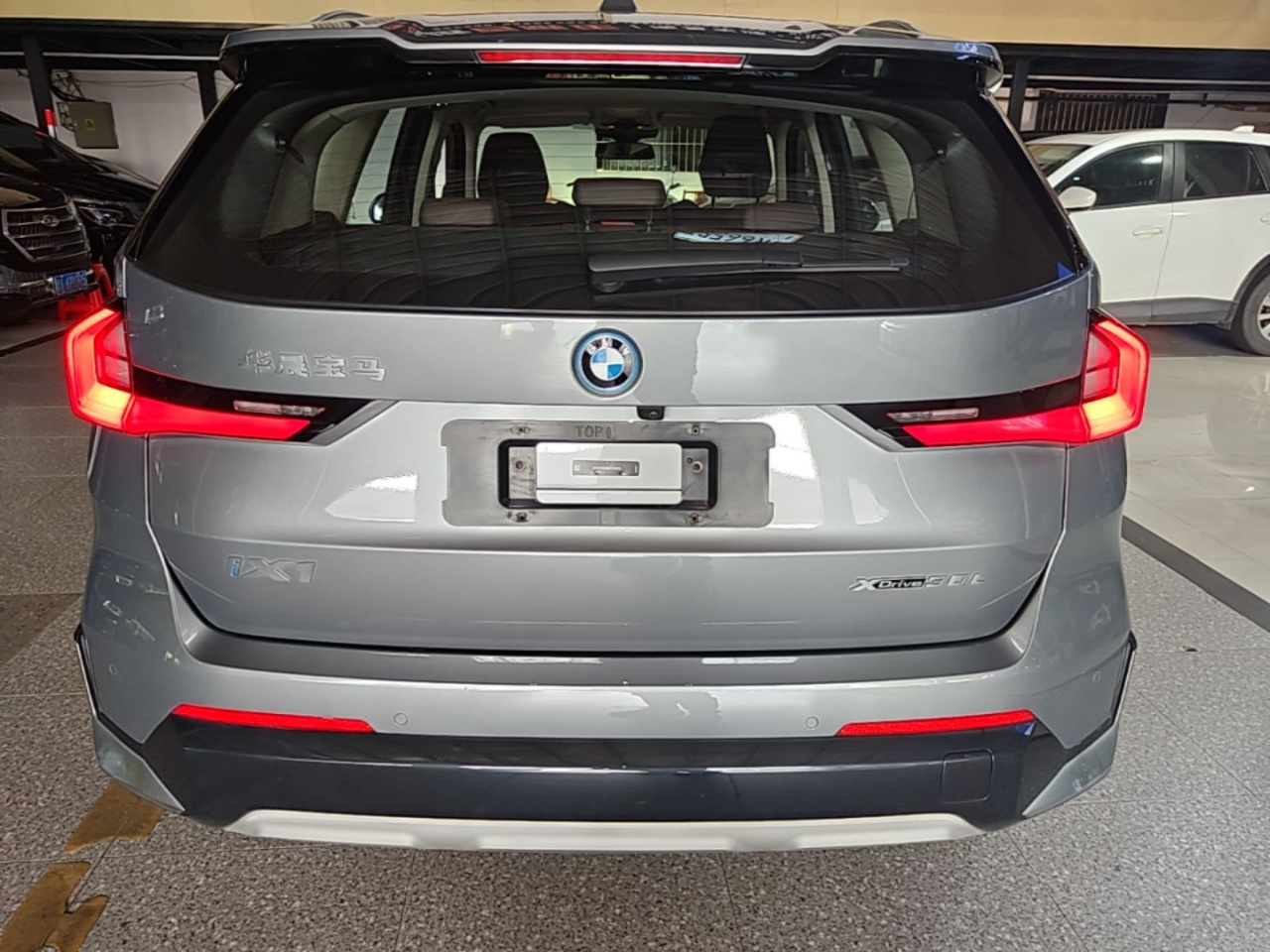 iX1 2023 xDrive30L X Design Package photo 5