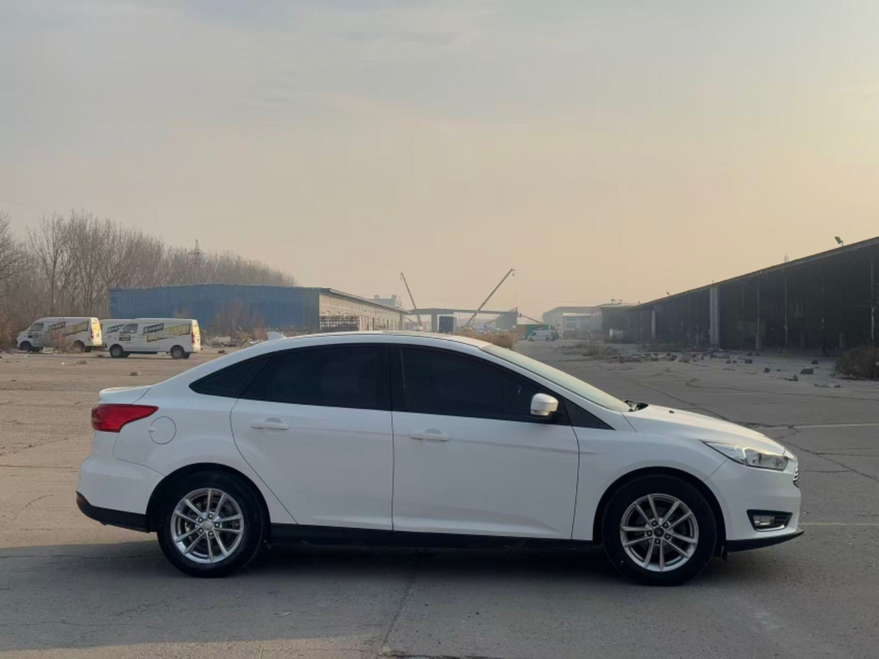 Focus 2017 Sedan 1.6L AT Fashion photo 2