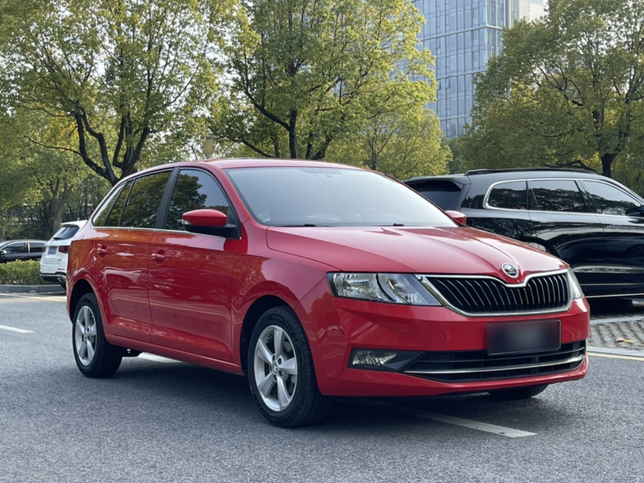 Rapid Spaceback 2019 Facelift 1.5L AT Comfort China VI photo 3