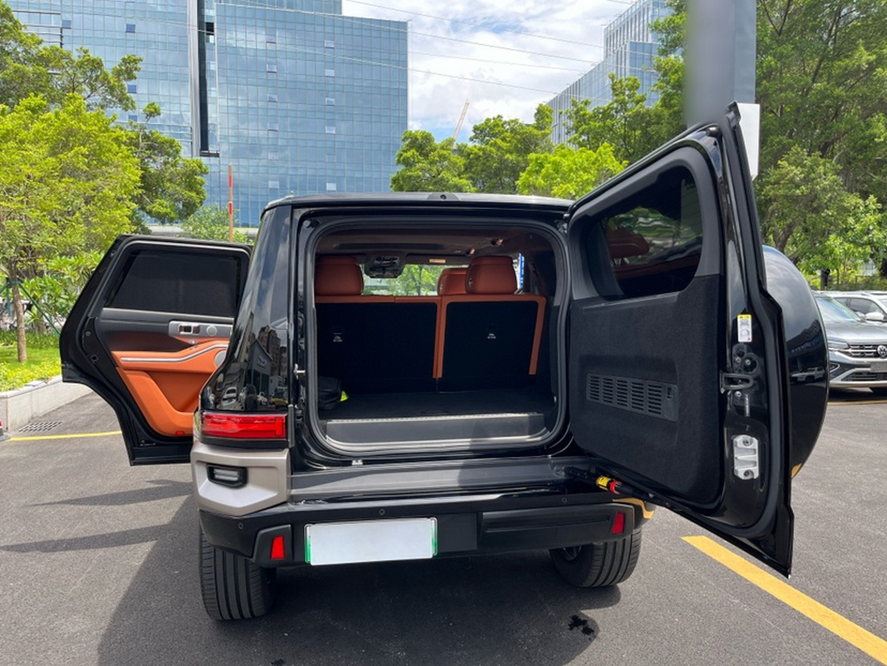 700 EV 2024 Hi4-T photo 2
