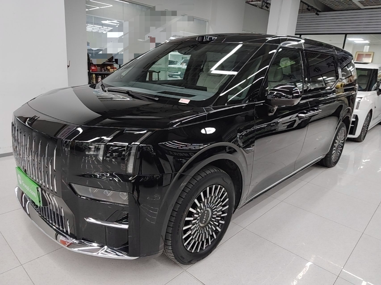 009 2024 6-Seater Executive AWD 108kWh