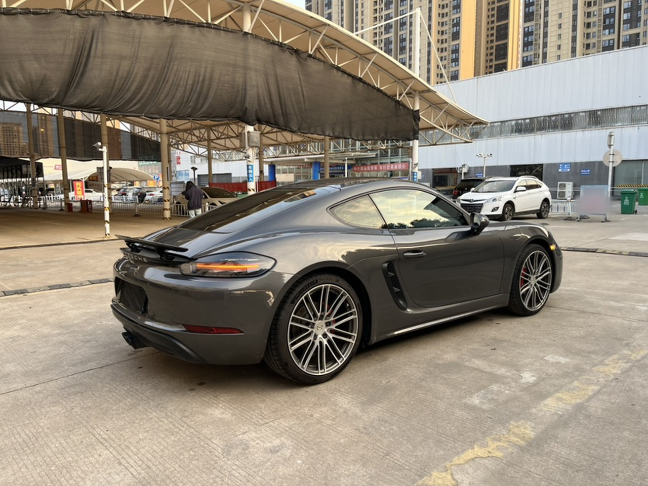 718 2020 Cayman 2.0T photo 4