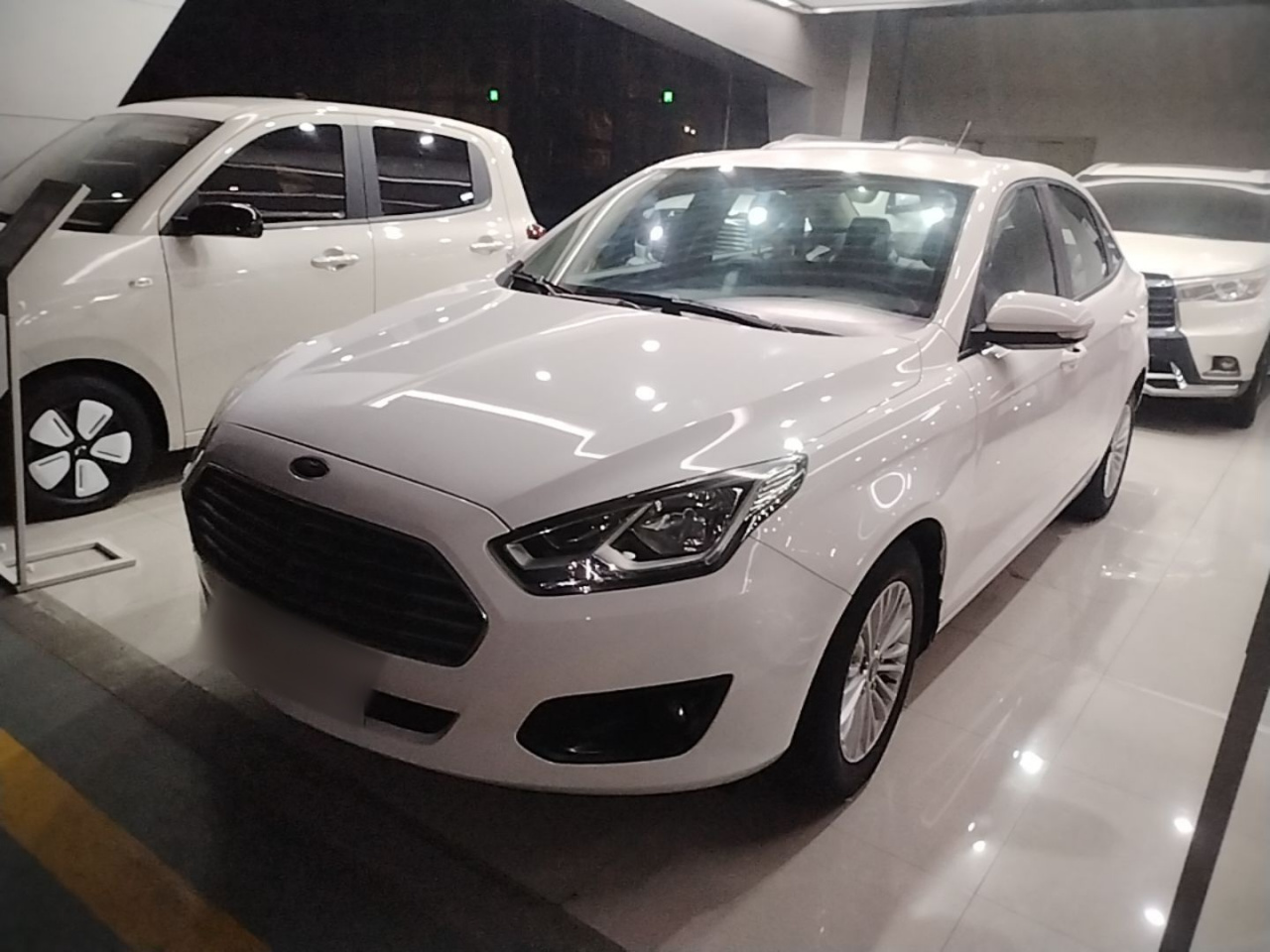 Escort 2015 1.5L MT Comfort