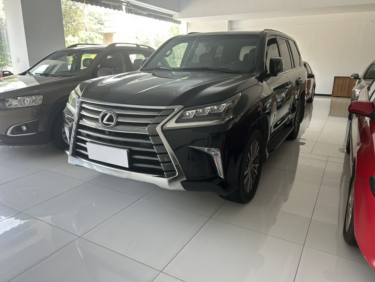 LX 2019 570 Luxury