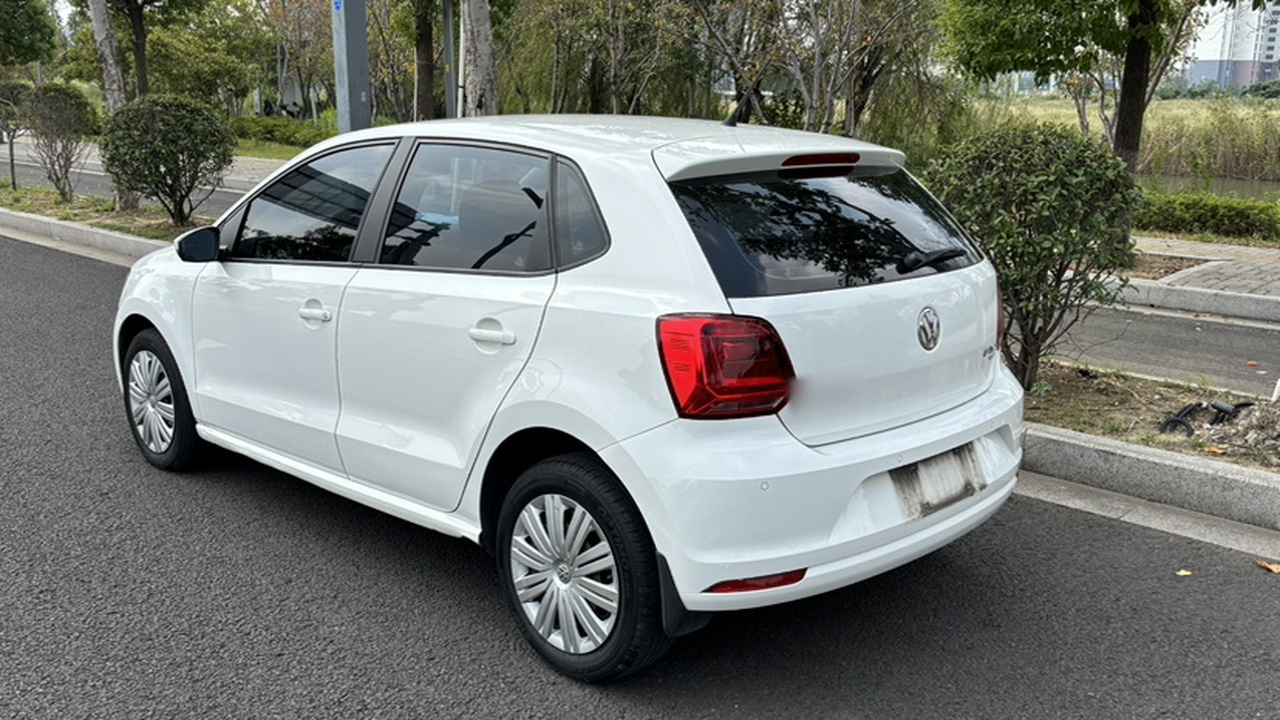 Polo 2016 1.6L AT Comfort photo 4
