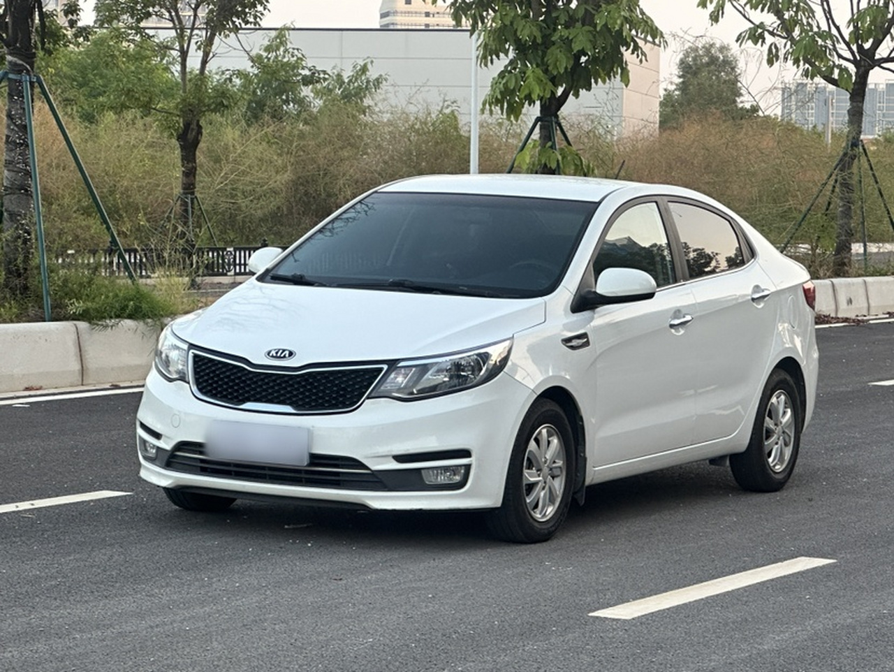 K2 2015 Sedan 1.4L AT GLS