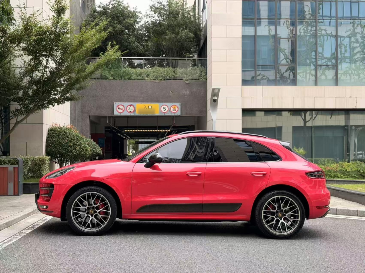 2017 Macan Turbo 3.6T photo 3