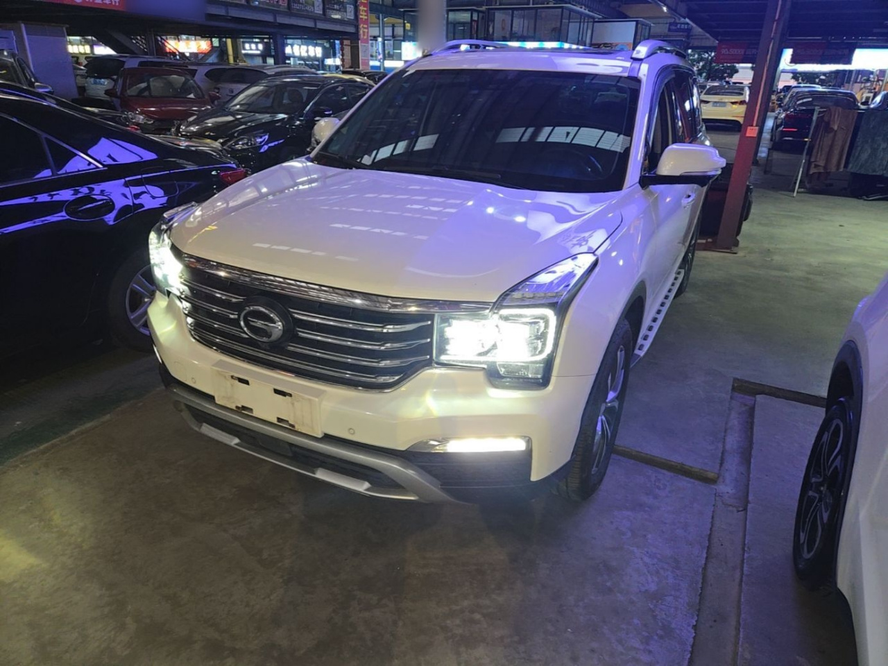 GAC Trumpchi GS8 2017 320T RWD Luxury Connected 7-Seater