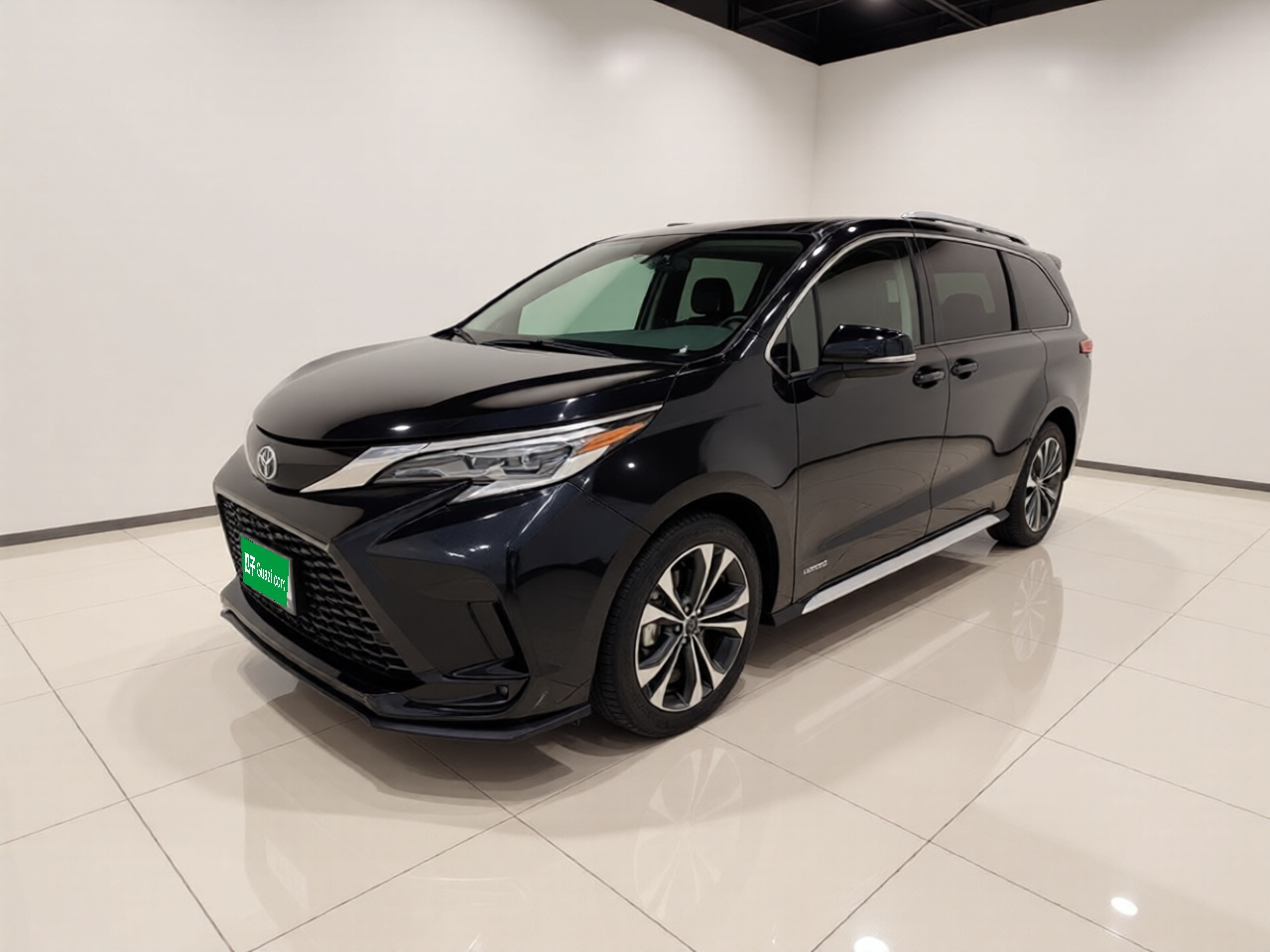 Granvia 2023 2.5L Hybrid Premium PLUS