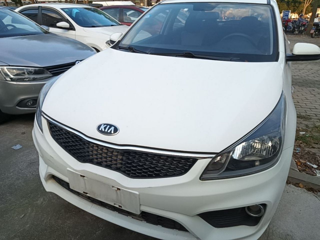 K2 2017 Sedan 1.4L MT GLS photo 2