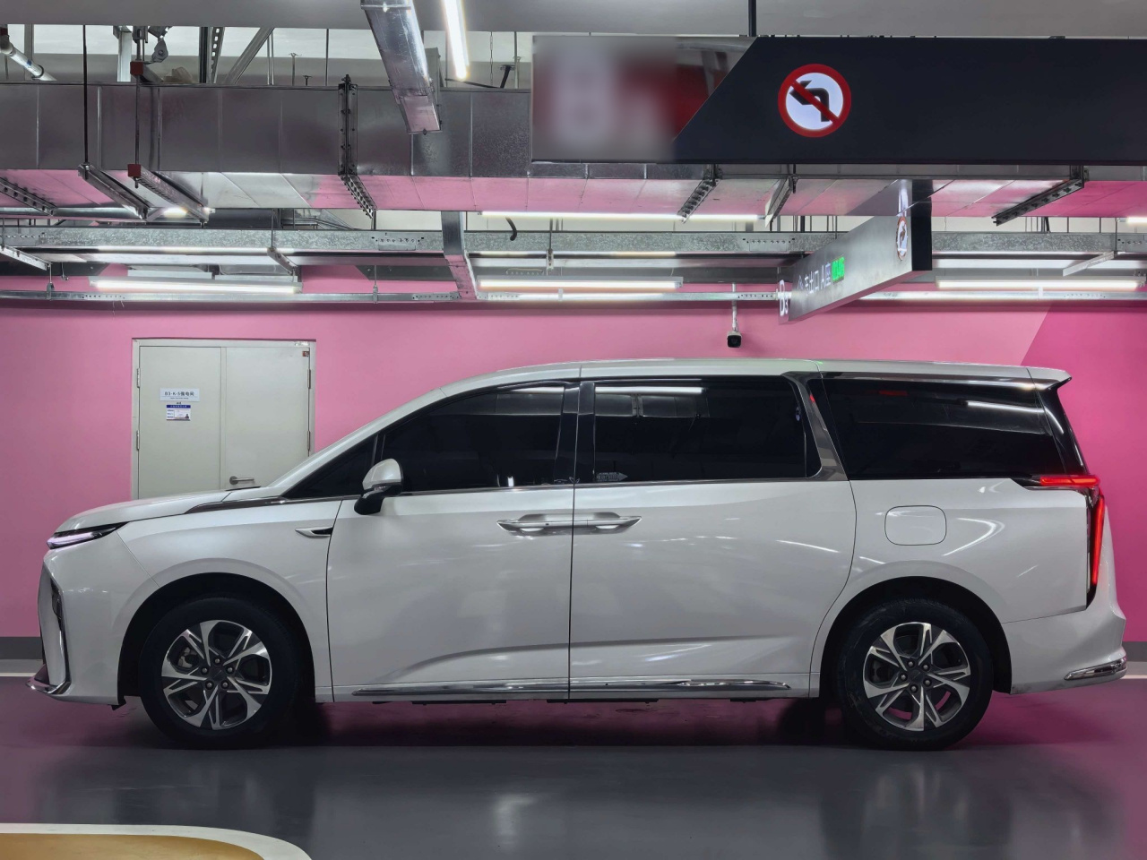MAXUS Dajia 9 2022 Long Range 7-Seater photo 4