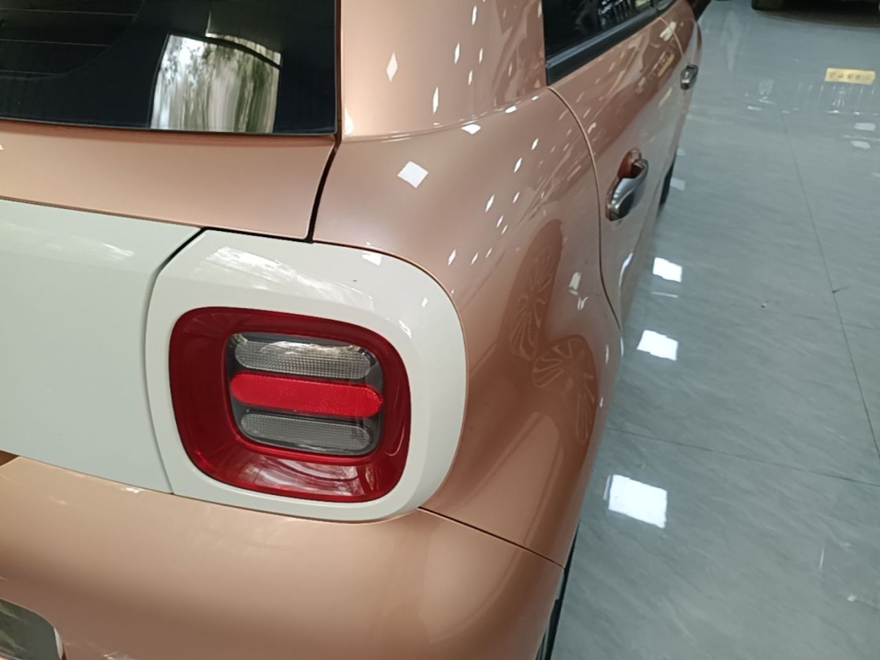2021 351km Luxury photo 2