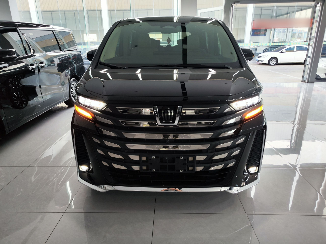 2024 Crown Hybrid 2.5L Supreme Executive photo 2